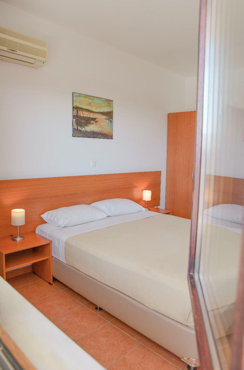 Helena Christina Aparthotel Asgourou Exterior photo